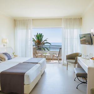 Zimmer mit Kingsize-Bett